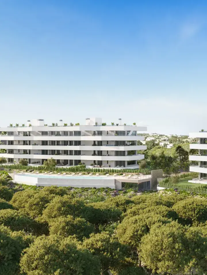 Illustrasjon av et leilighetsbygg på Las Colinas over furuskogen